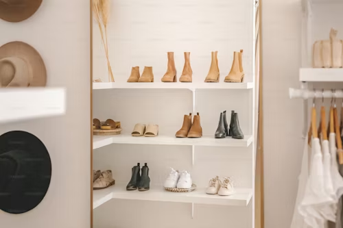 Shoe cabinet